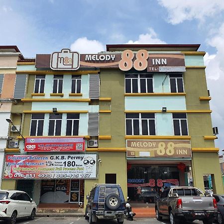 Oyo 90964 Melody 88 Inn Miri Esterno foto